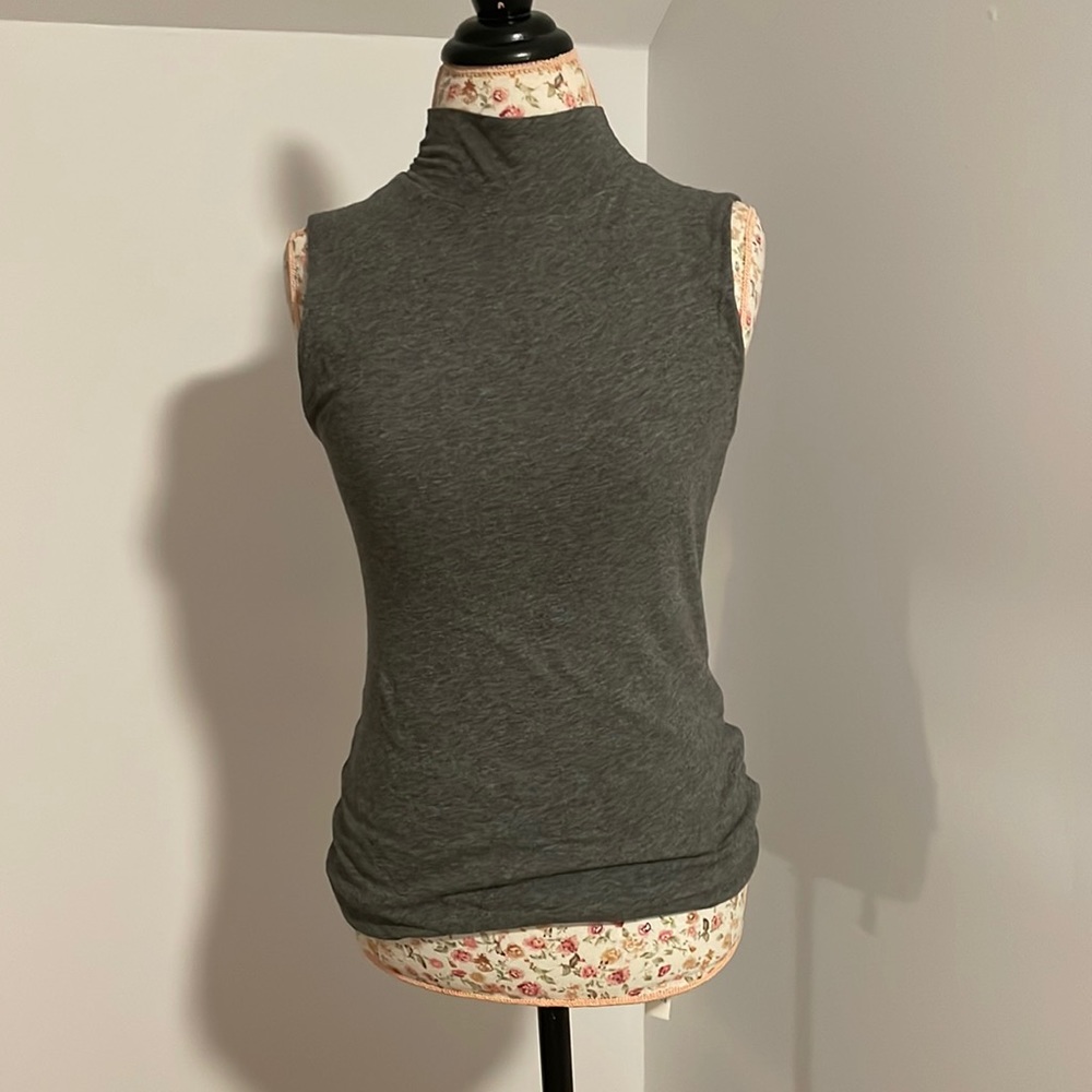 Velvet | Sleeveless turtleneck